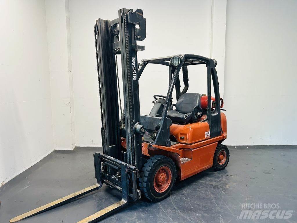 Nissan UD02A20PQ 天然气叉车