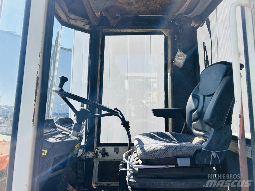 Schaeff KL835 滑移装载机