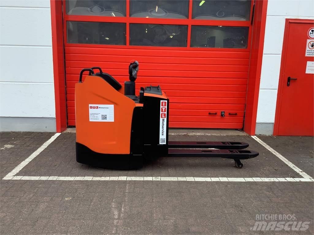 Toyota LPE200 手摇升降机