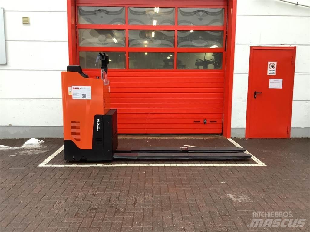 Toyota LSI200 手摇升降机