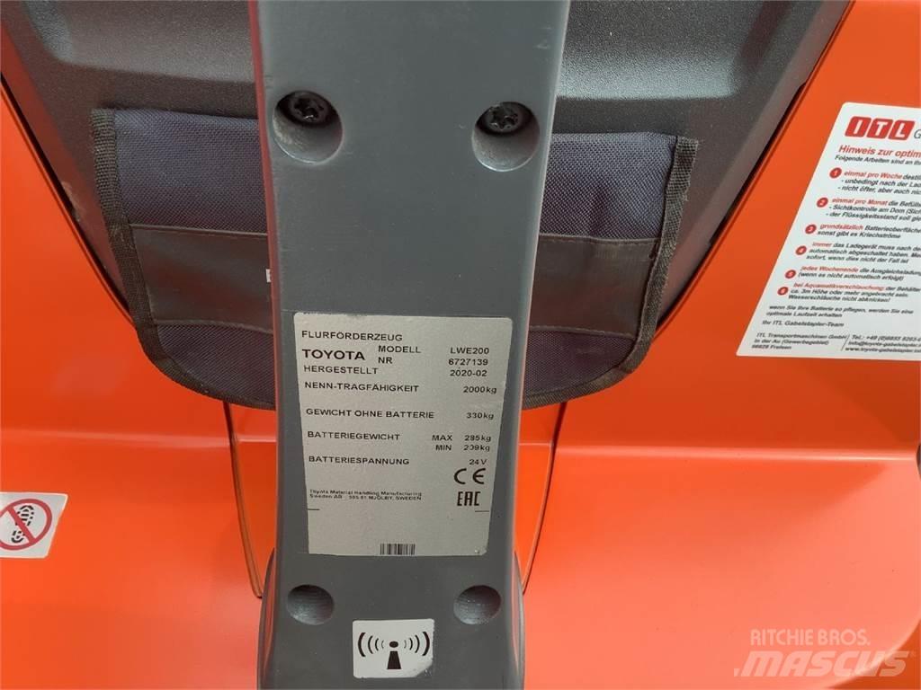 Toyota LWE200 手摇升降机
