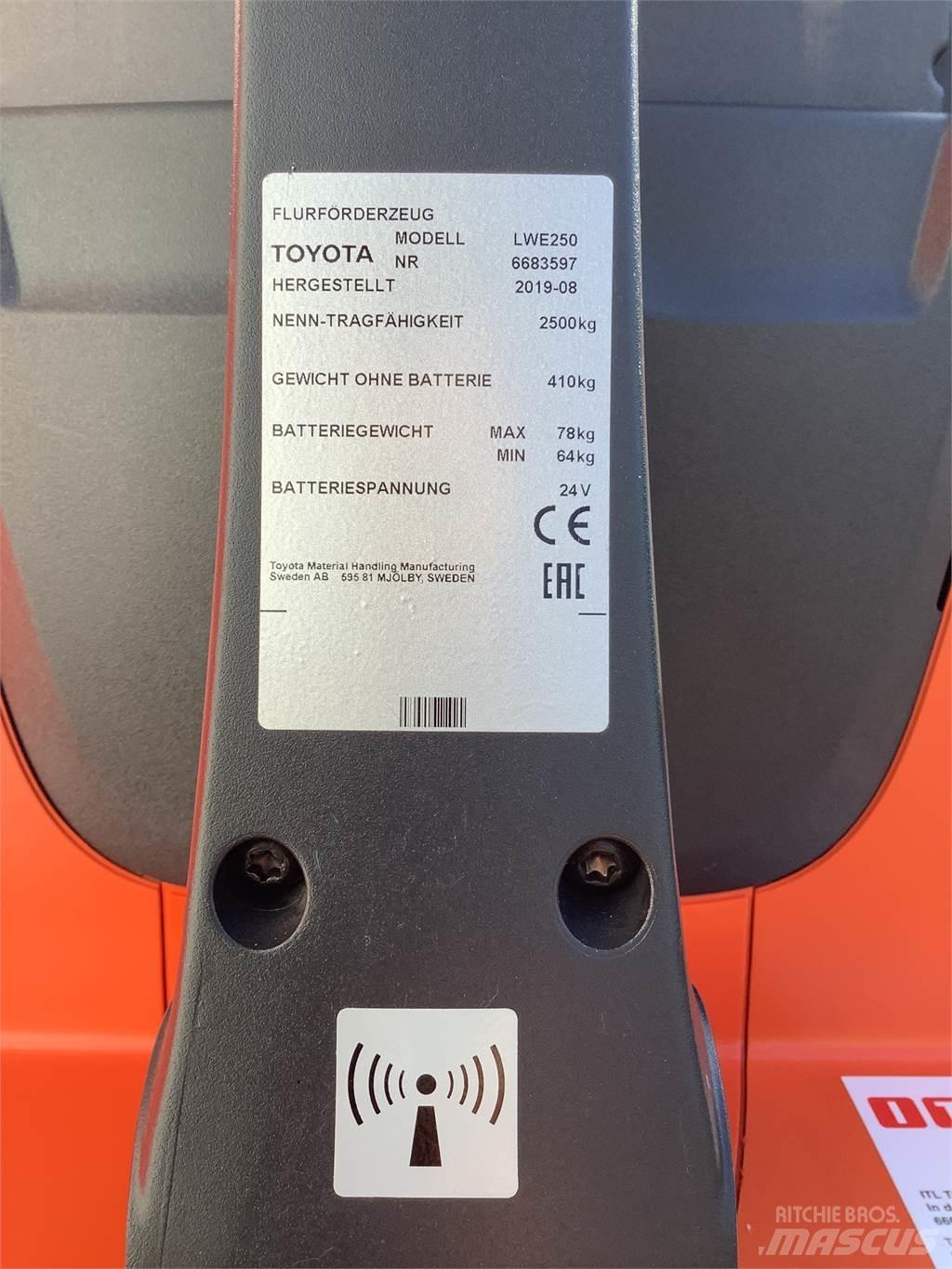 Toyota LWE250 手摇升降机