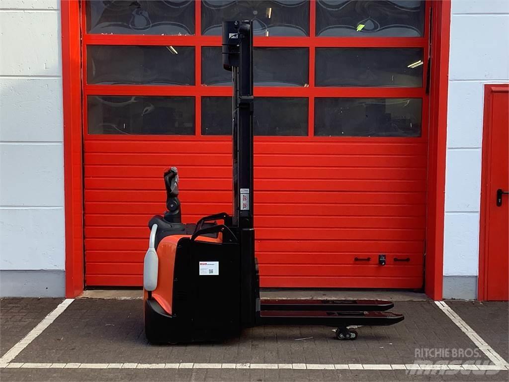 Toyota SPE120L 手推堆垛车