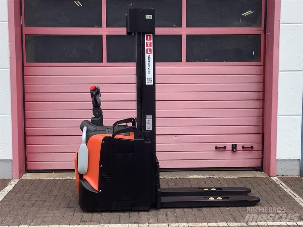 Toyota SPE140 手推堆垛车