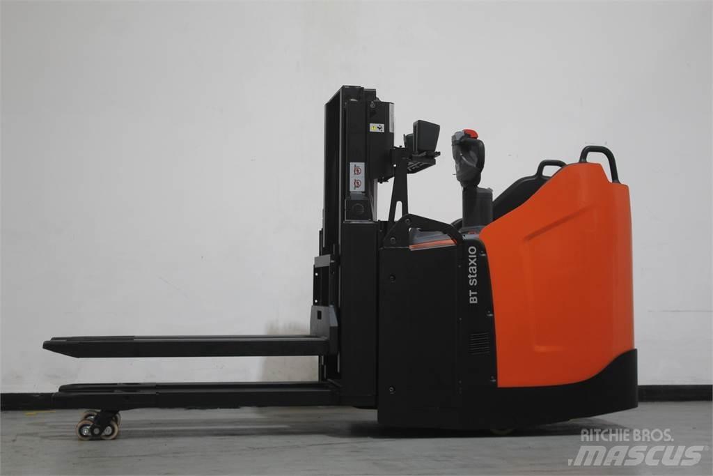 Toyota SPE200D 手推堆垛车