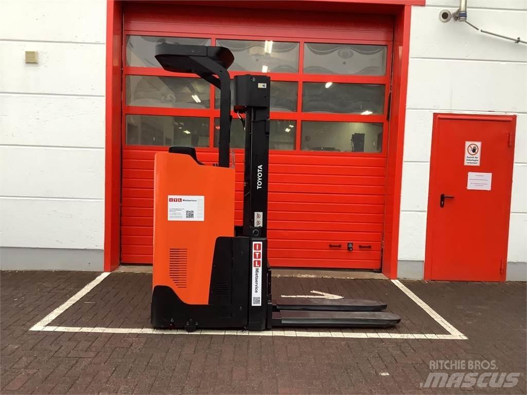 Toyota SSI160LN 手推堆垛车