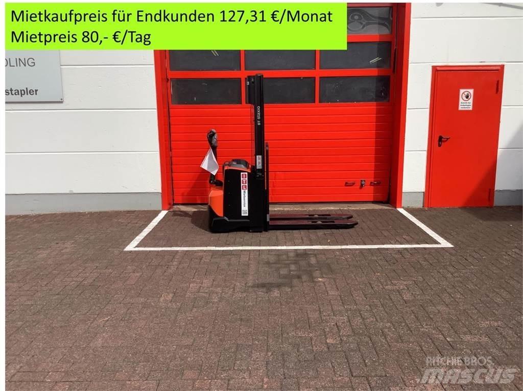Toyota SWE120 手推堆垛车