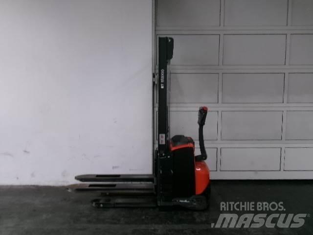 Toyota SWE120 手推堆垛车