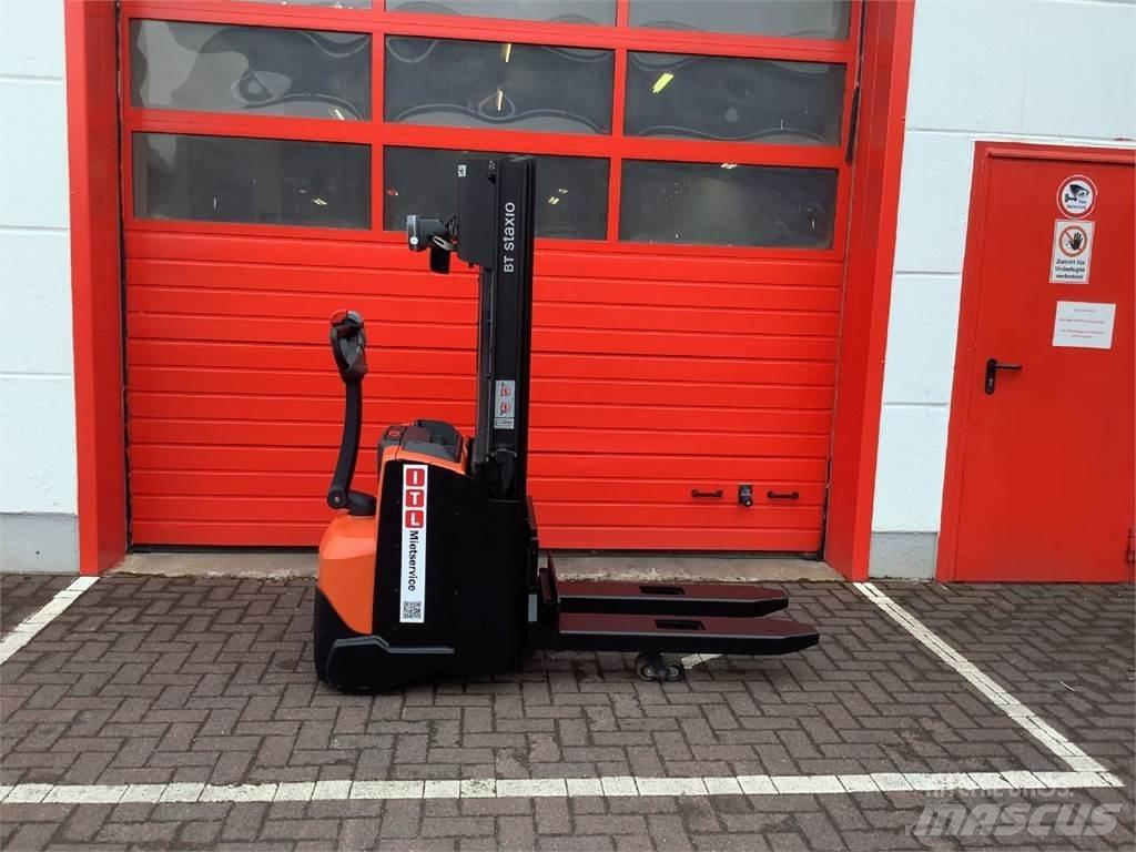 Toyota SWE120L 手推堆垛车