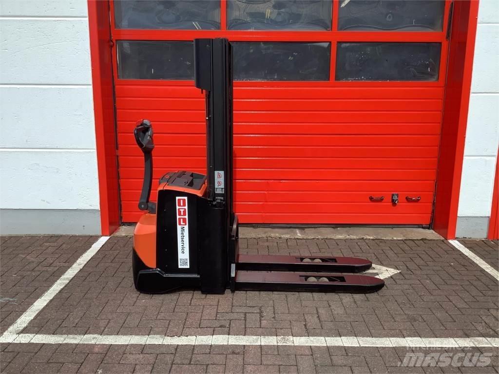 Toyota SWE140 手推堆垛车