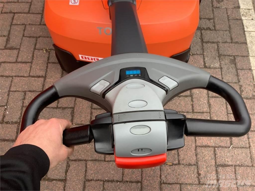 Toyota SWE140 手推堆垛车