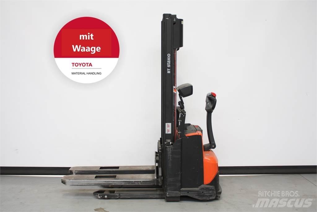 Toyota SWE140 手推堆垛车