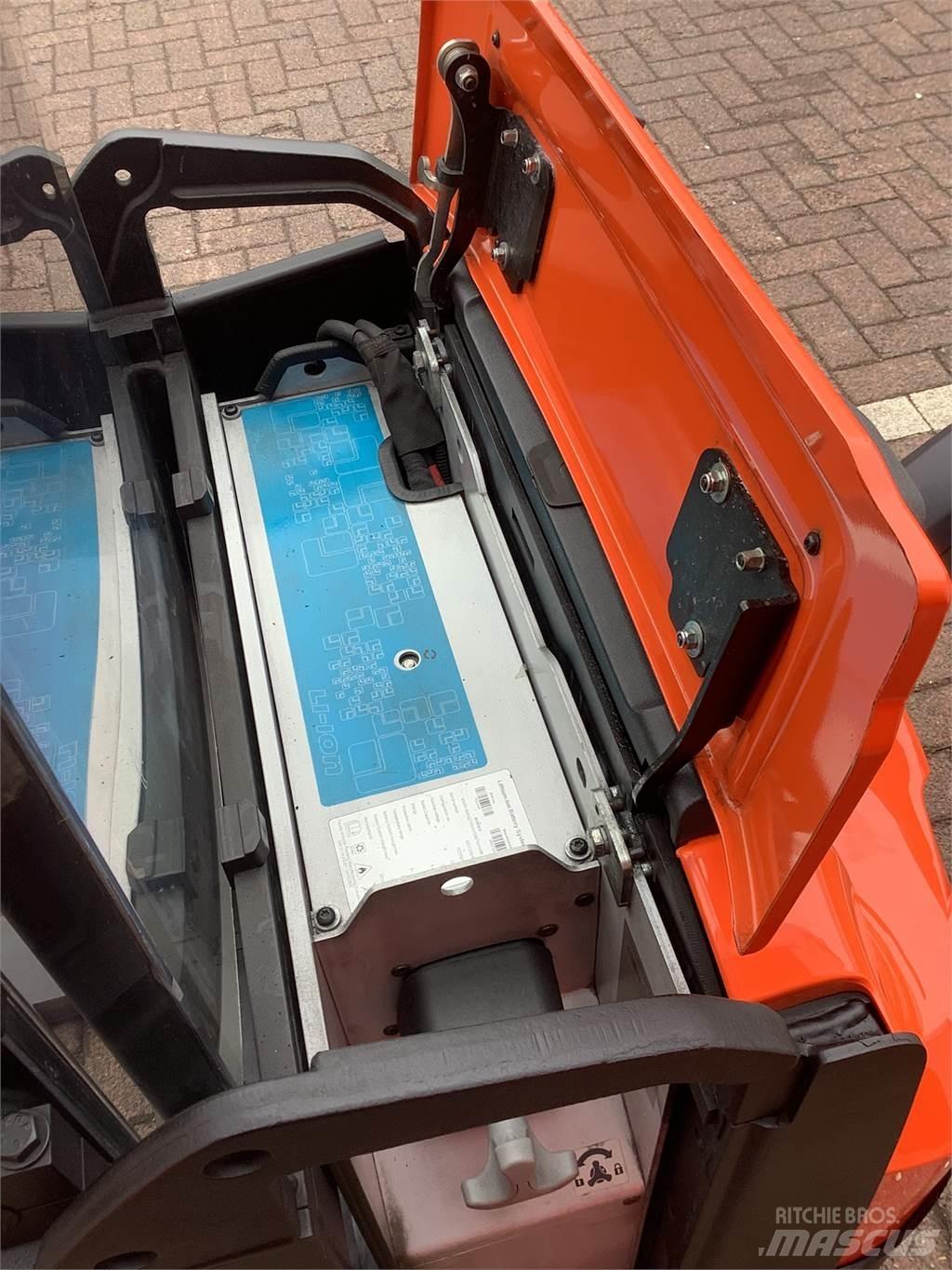 Toyota SWE145 手推堆垛车