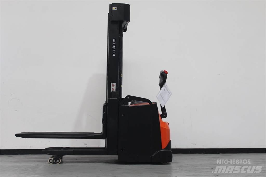 Toyota SWE160L 手推堆垛车