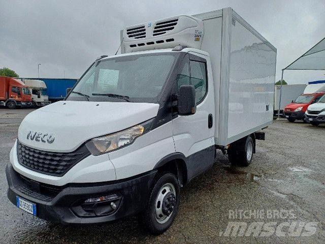 Iveco 35C16 冷藏车