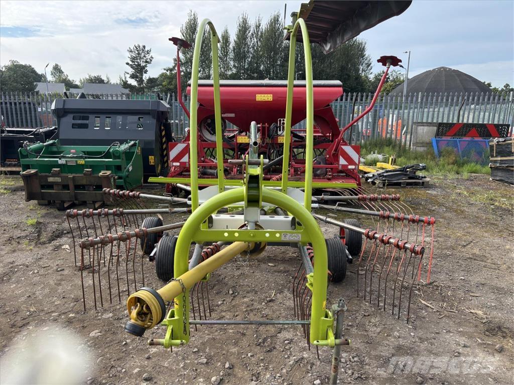 CLAAS LINER 450 犁耙和摊草机
