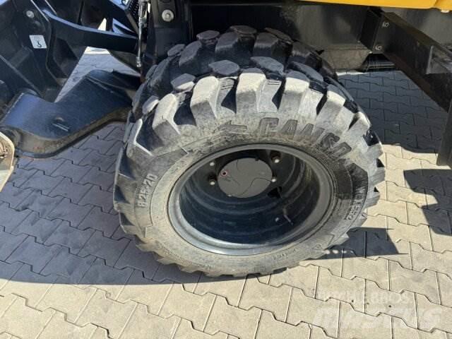 Komatsu PW98 MR10 轮式挖掘机