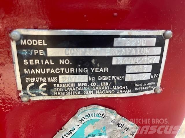 Takeuchi TB230 中型挖掘机