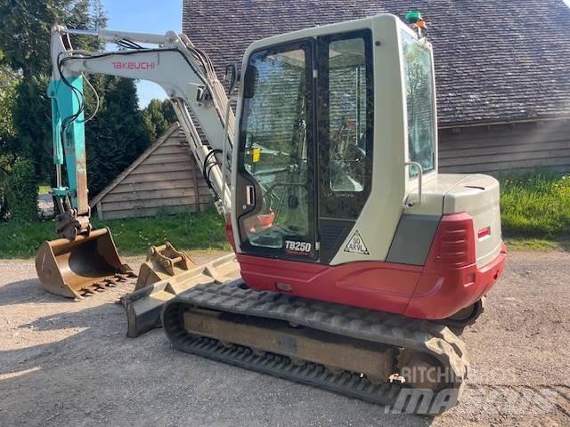 Takeuchi TB250 中型挖掘机