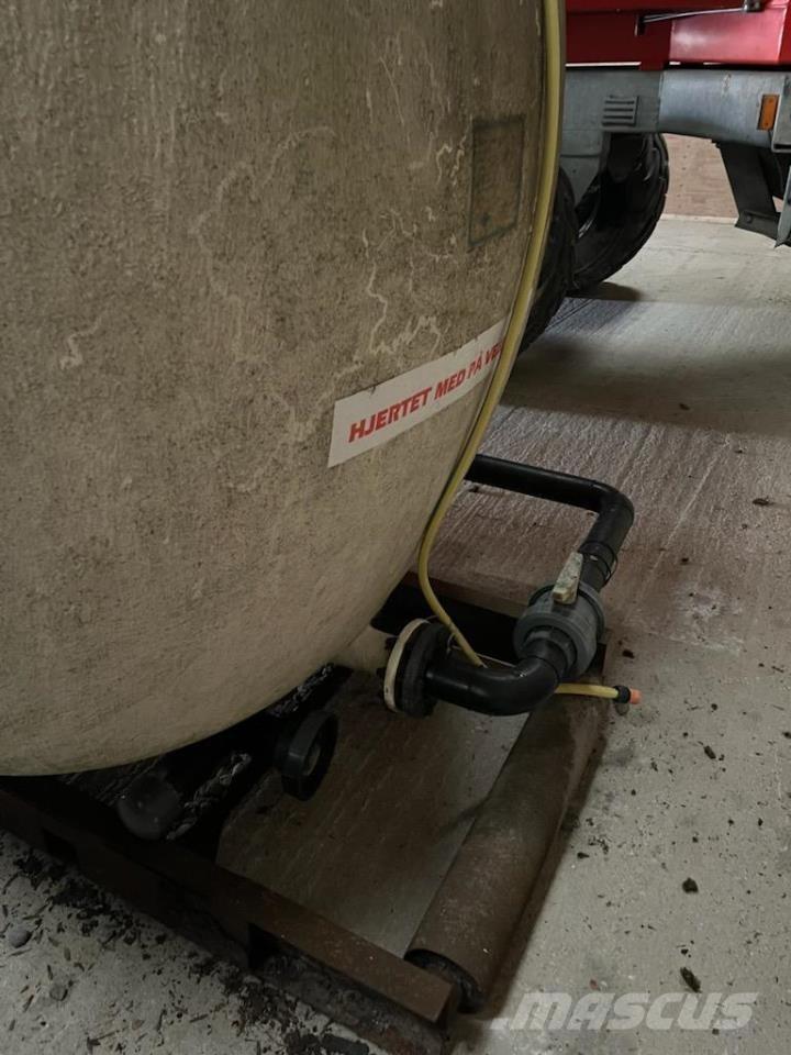  15.000 L vandtank 装料斗，气动吸粮机，升运机