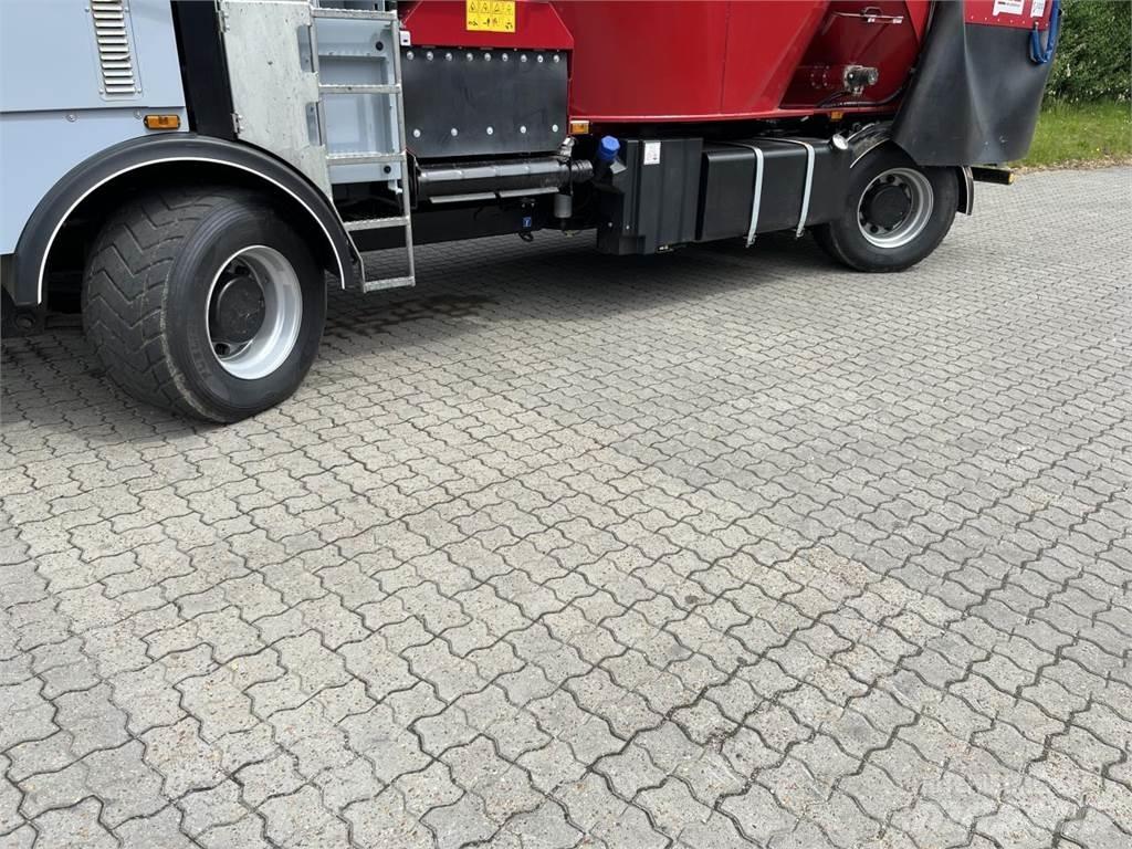 BvL SELVKØRENDE 青饲料搬运车