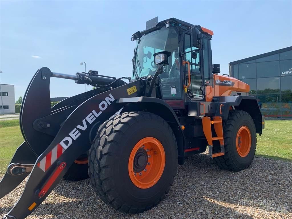 Develon DL250-7 轮式装载机