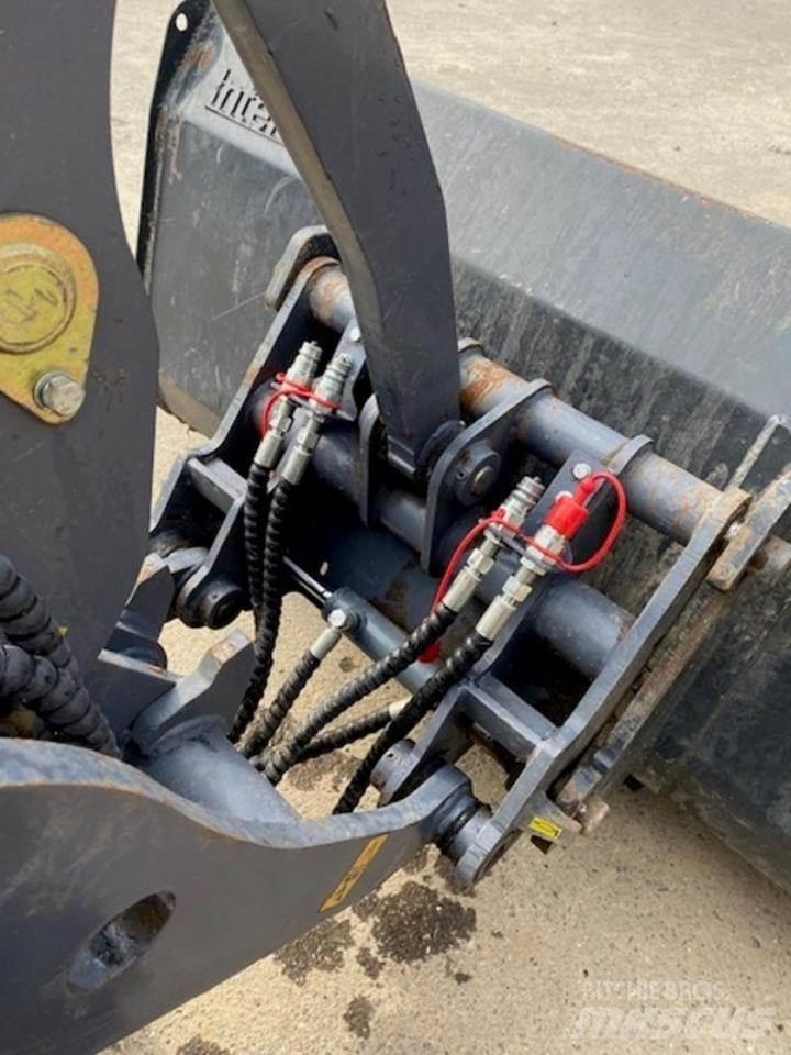 Eurotrac W12 小型装载机