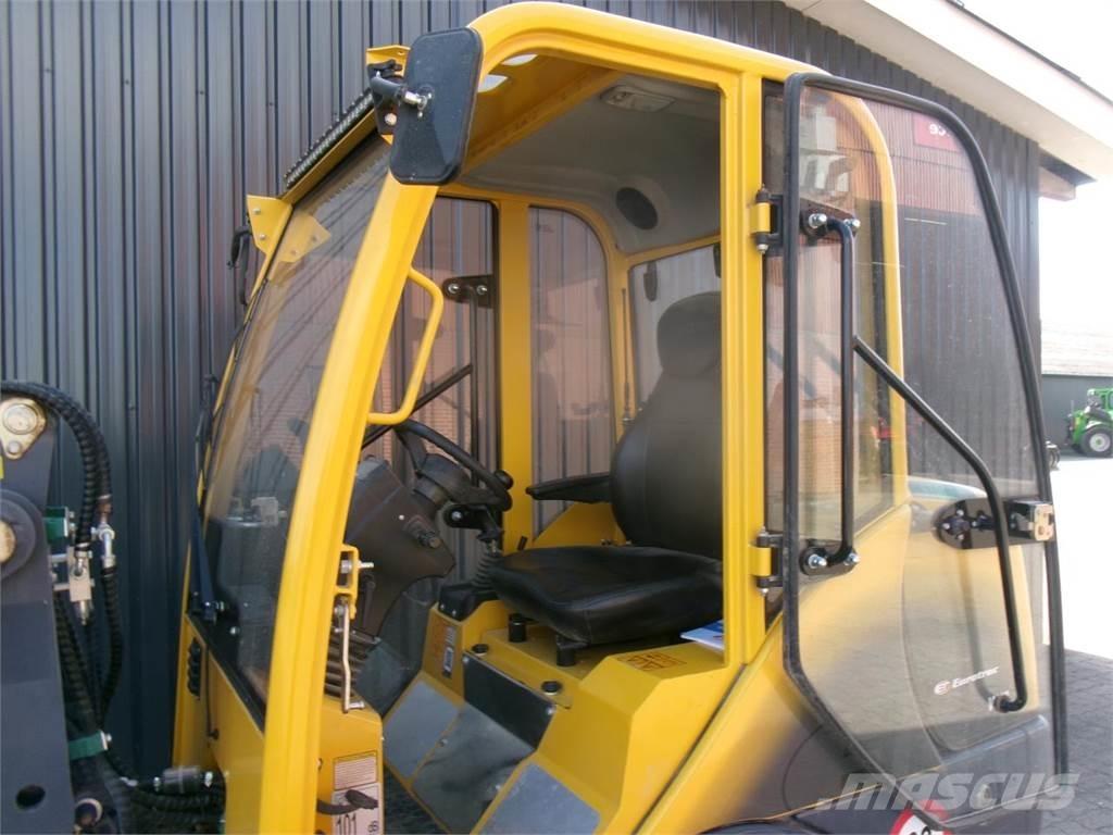 Eurotrac W12 小型装载机