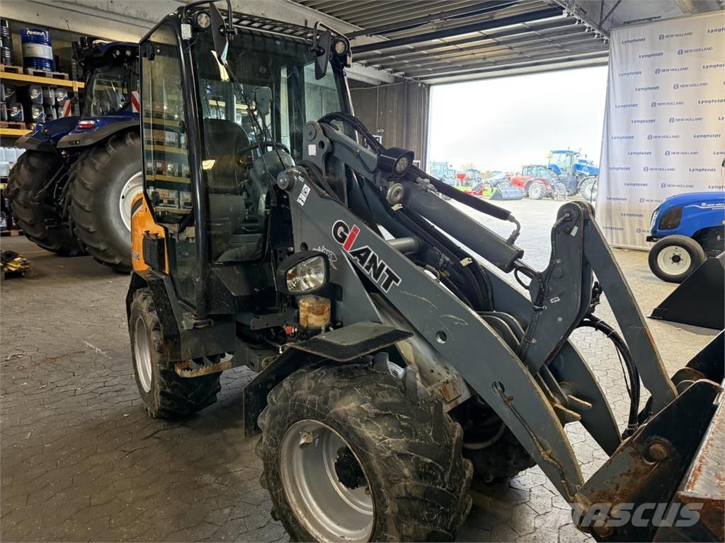 GiANT 2700HD 小型装载机