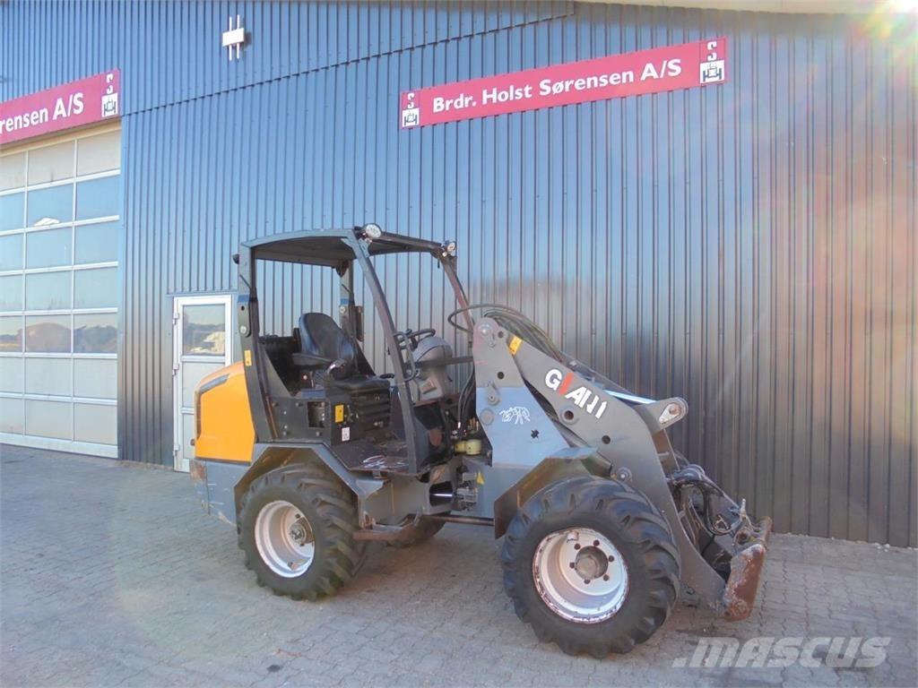 GiANT 5003 小型装载机