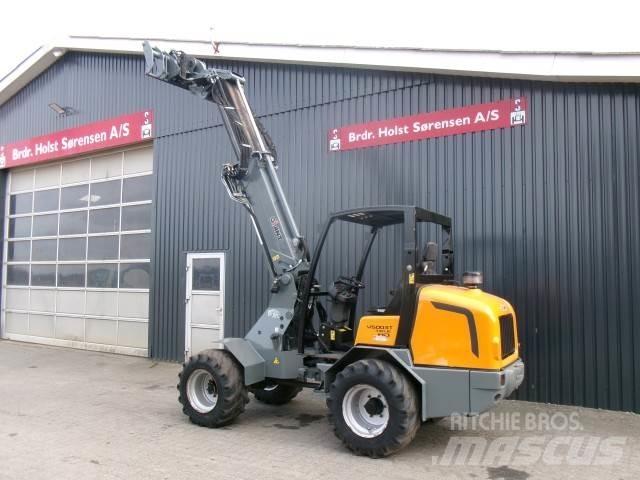 GiANT V5003TELE 小型装载机