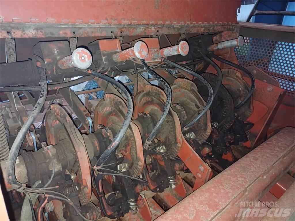 Hesston 4900 方捆打捆机