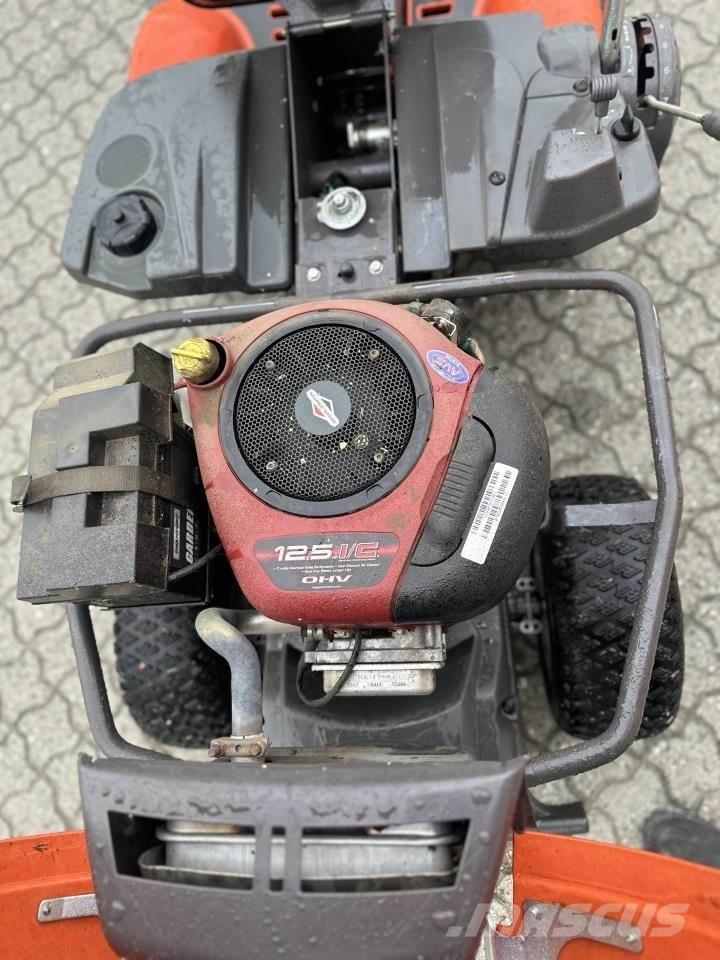 Husqvarna R13C 小型拖拉机