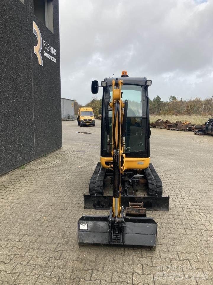 JCB 8020 CTS 小型挖掘机