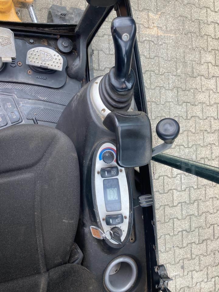 JCB 8020 CTS 小型挖掘机