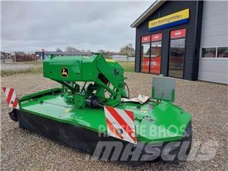 John Deere 131 收割机