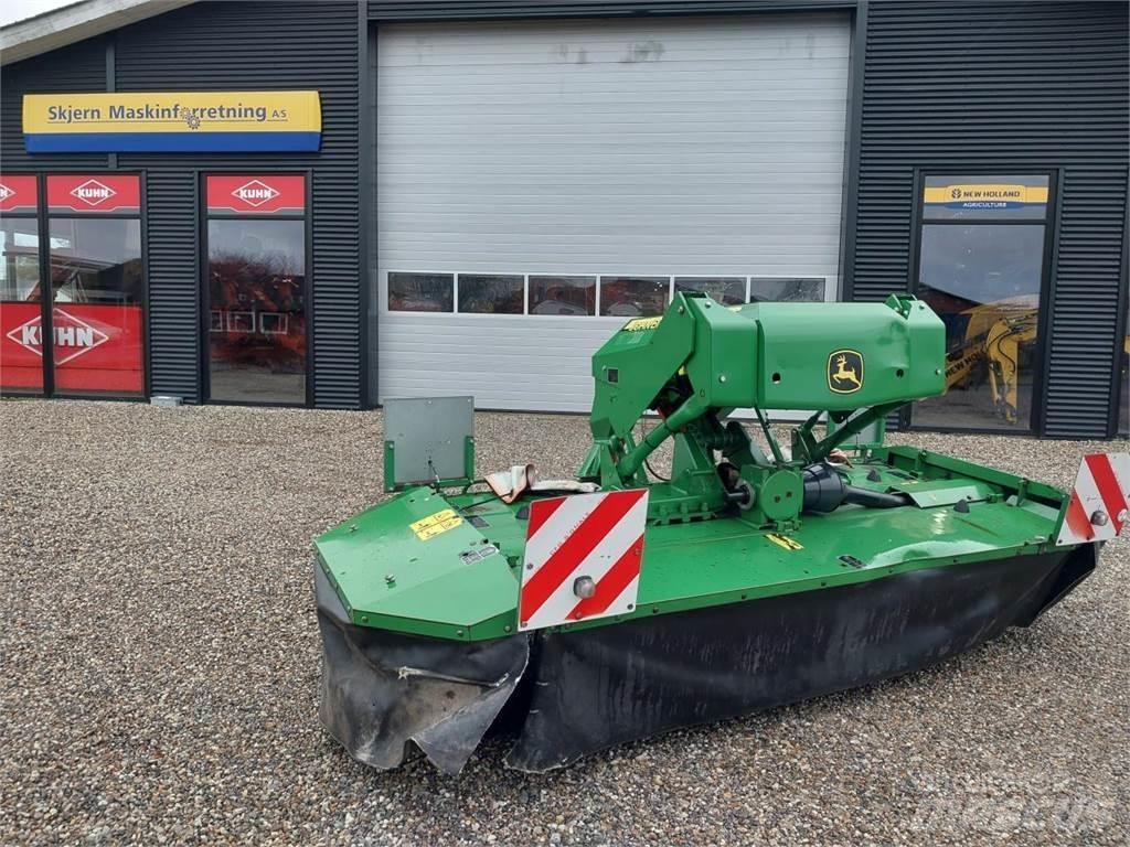 John Deere 131 收割机
