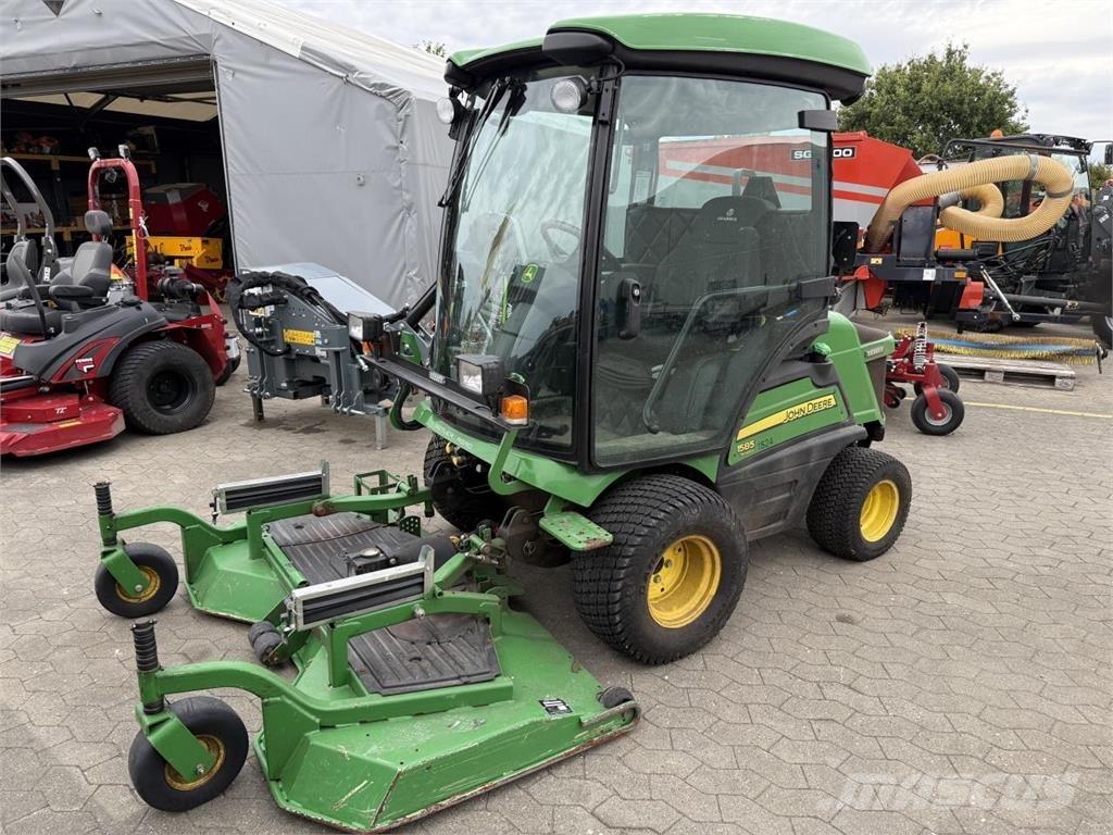 John Deere 1585 工具车