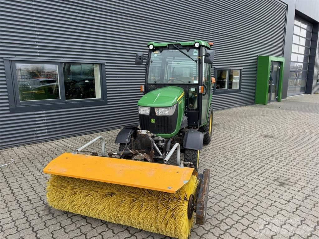 John Deere 2036R 小型拖拉机
