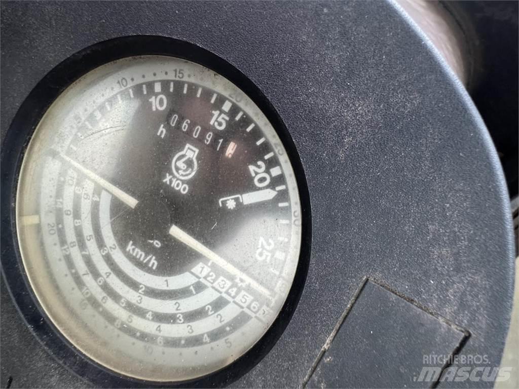 John Deere 2450 拖拉机/农用车