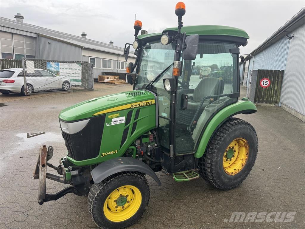 John Deere 3045R 小型拖拉机