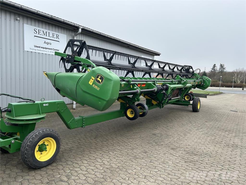 John Deere 635D 联合收割机头