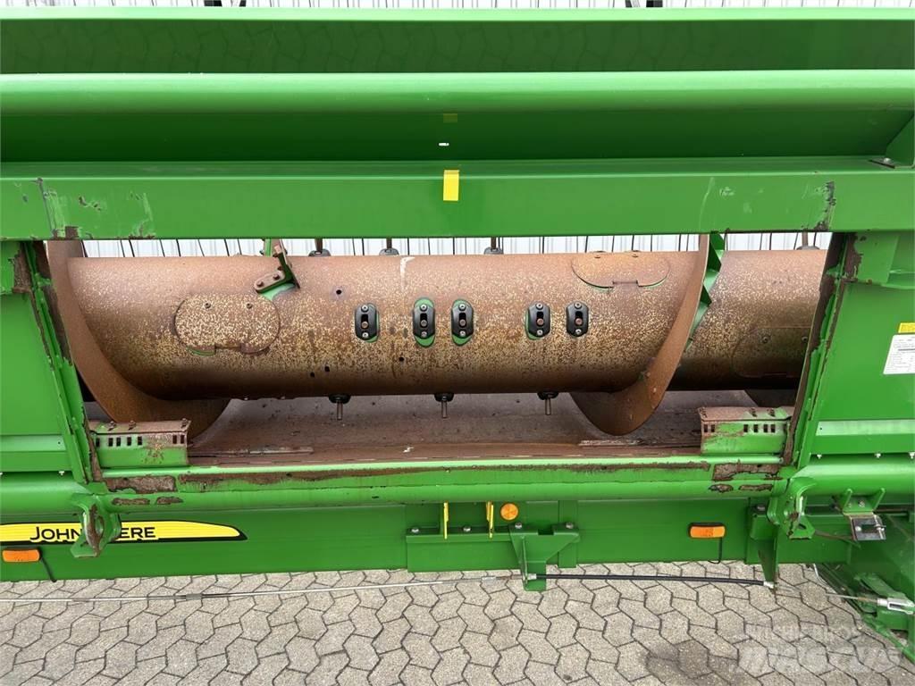 John Deere 635R 联合收割机头