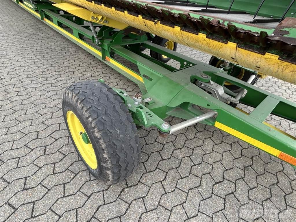 John Deere 640D 联合收割机头