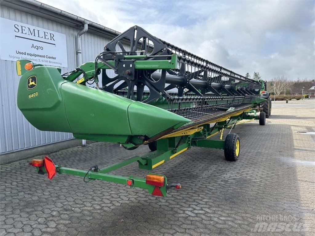 John Deere 640D 联合收割机头
