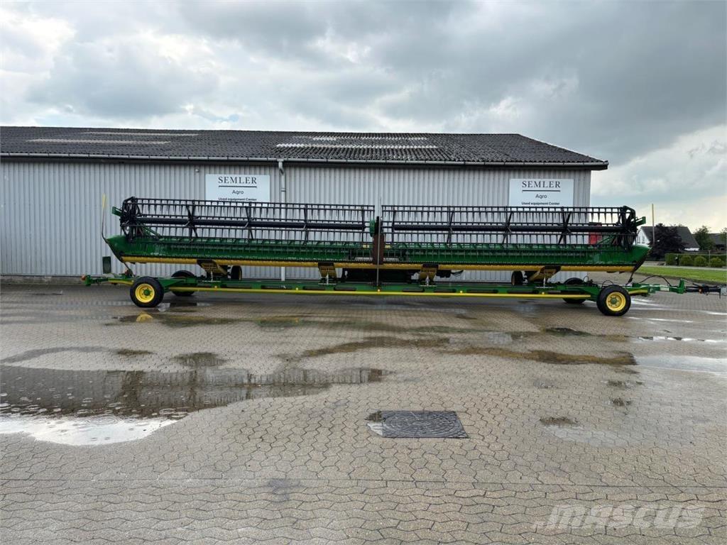 John Deere 640D 联合收割机头