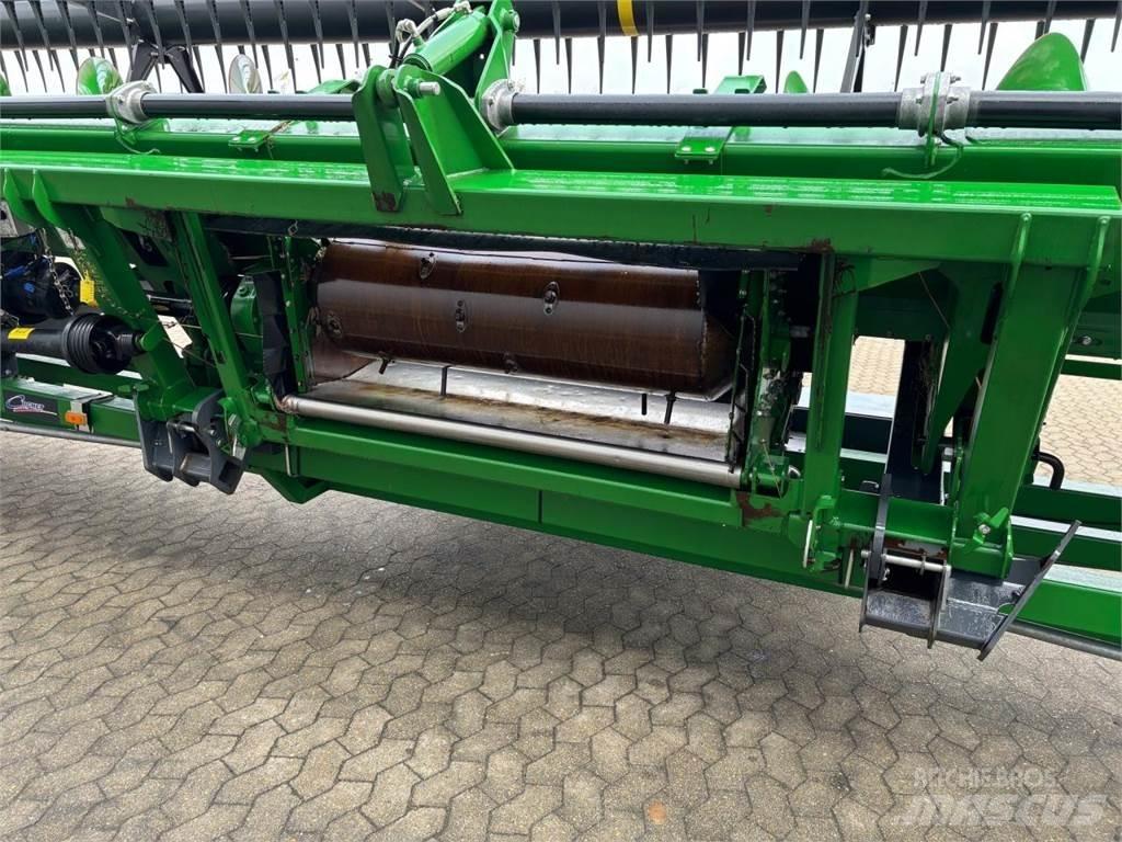 John Deere 735D 联合收割机头