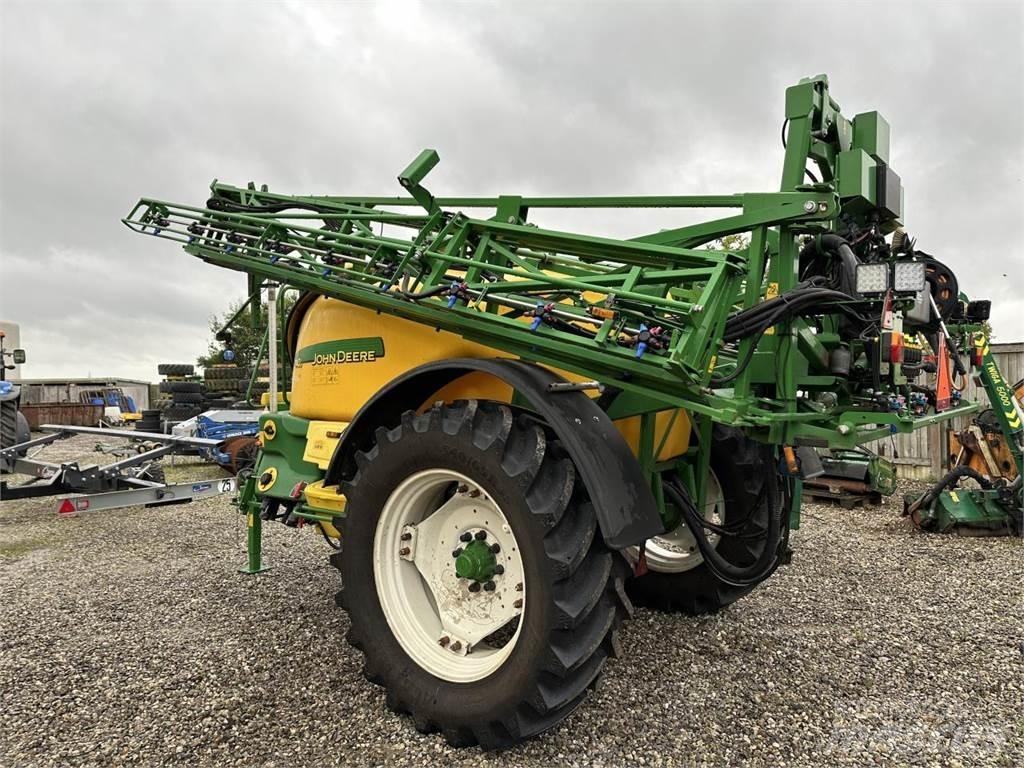 John Deere 740I 牵引式喷雾机