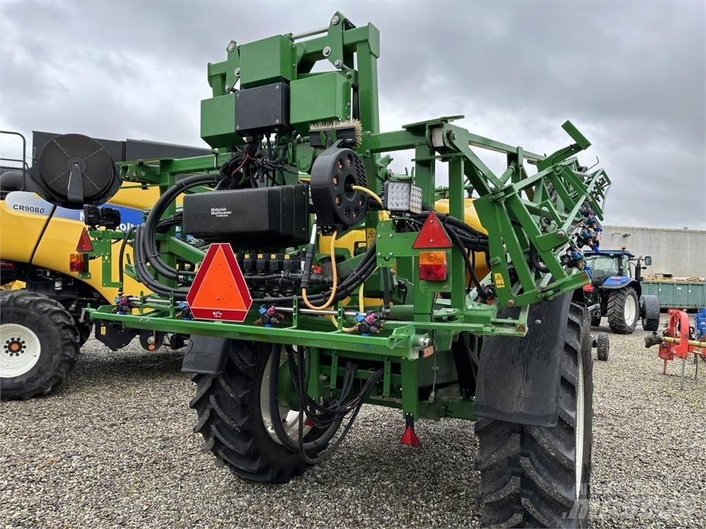 John Deere 740I 牵引式喷雾机
