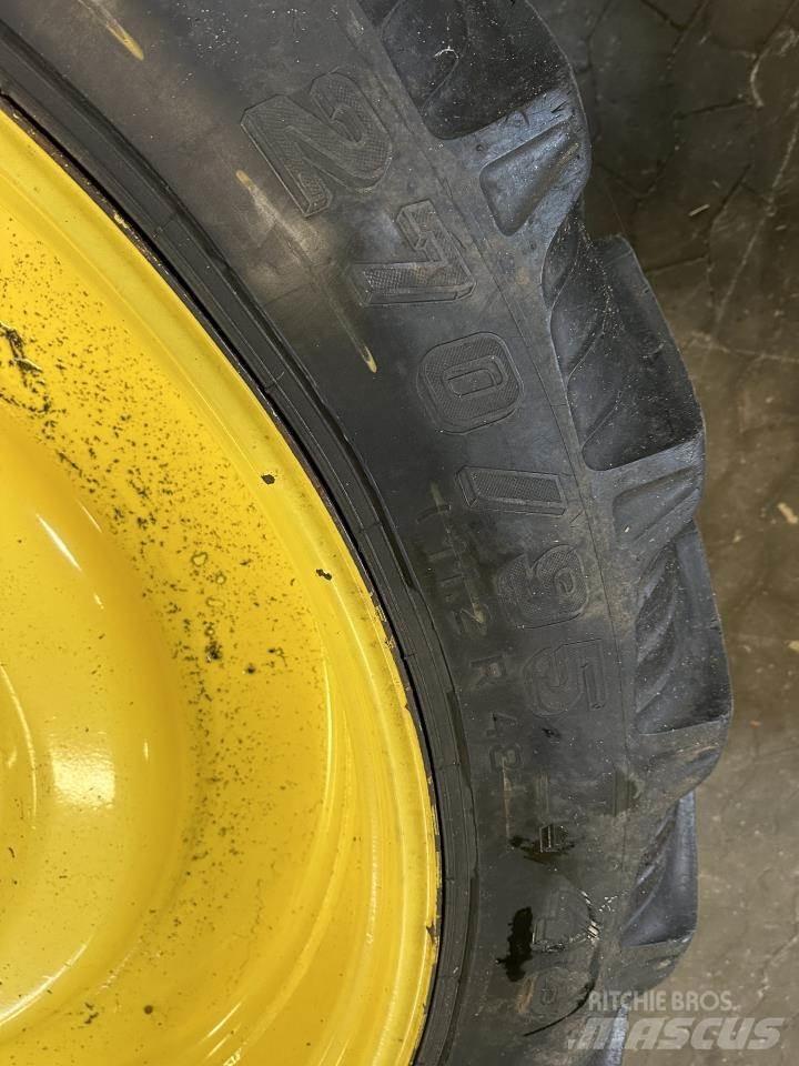 John Deere 740I 牵引式喷雾机